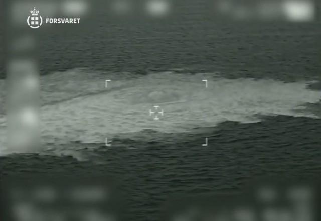 Momento em que vazamento causa o surgimento de bolhas na superfície do Mar Báltico