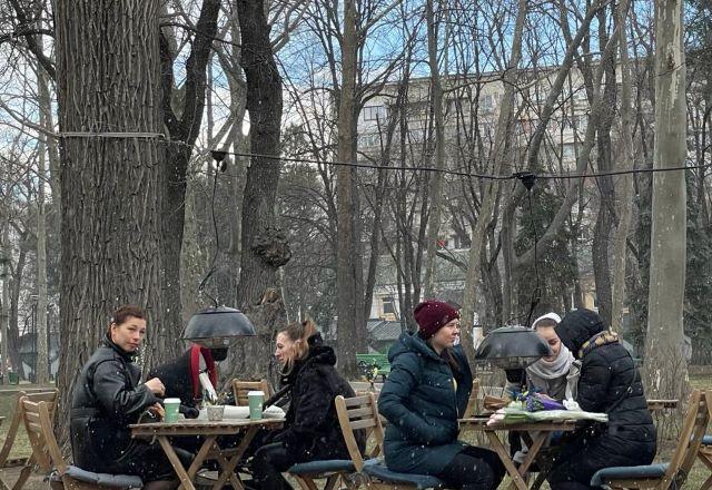 Moradores na rua de Chisinau, na Moldávia: relatos de quem não acredita nos ataques russos