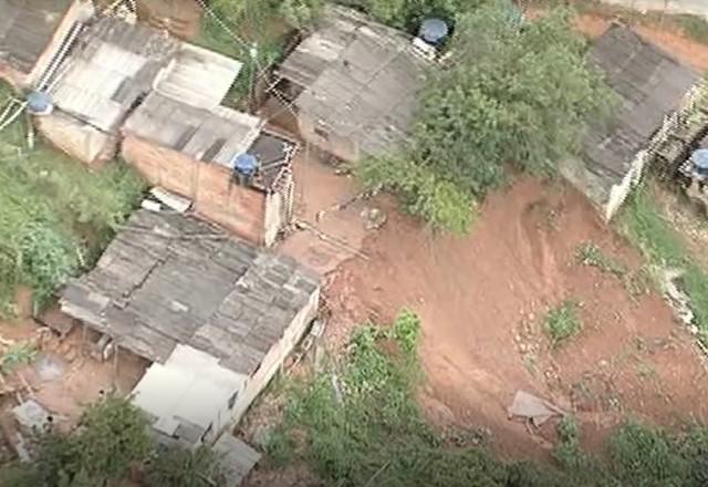 Morro com presença de casas