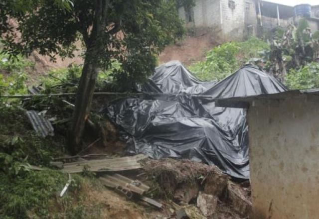 Morro desliza por causa das chuvas em Franco da Rocha (SP) | Divulgação