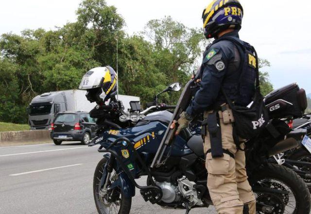 Moto da Polícia Rodoviária Federal durante fiscalização nas estradas