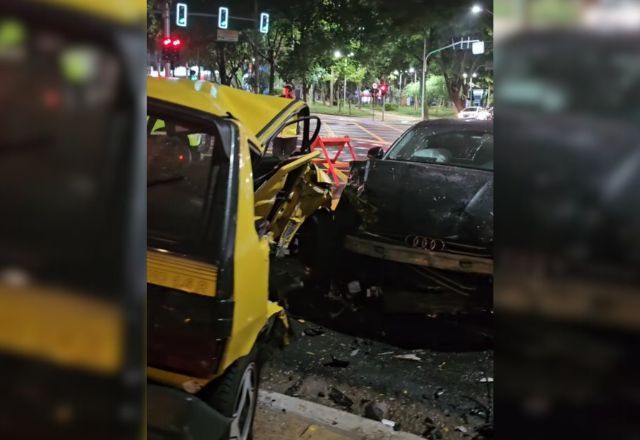 Motorista embriagado em carro de luxo causa acidente e destrói veículos | Reprodução/Viva ABC