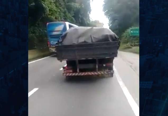 Motorista filma o próprio acidente em rodovia de SP; veja o vídeo Motorista filma o próprio acidente em rodovia de SP; veja o vídeo
