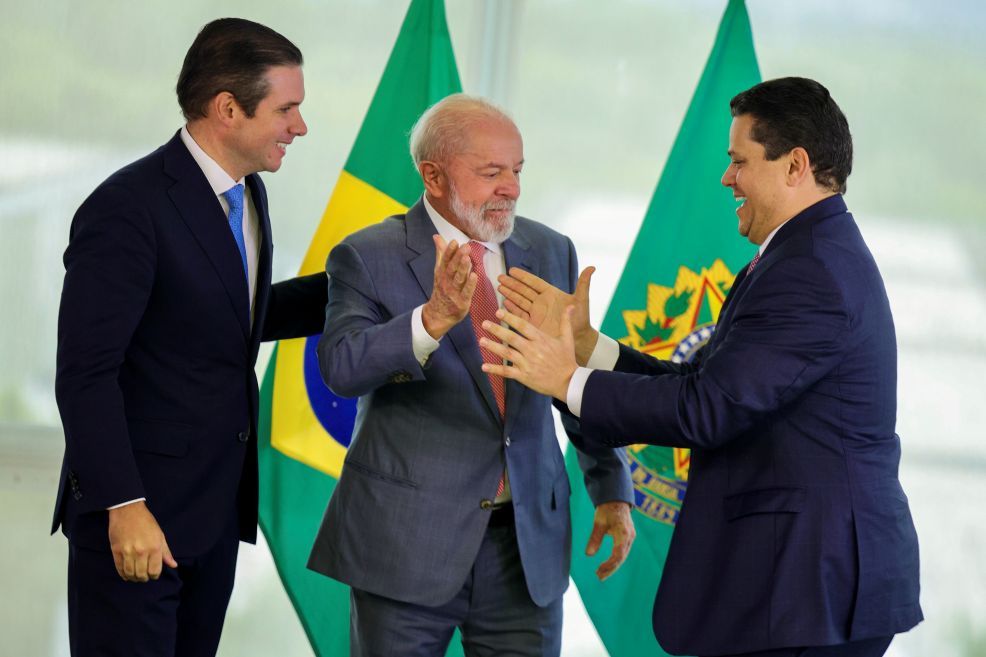 Lula tenta encurralar Alcolumbre com a ajuda de Motta Lula tenta encurralar Alcolumbre com a ajuda de Motta
