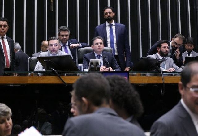 Motta (Republicanos-PB) conduz sessão no plenário da Câmara | Divulgação/Kayo Magalhães/Câmara