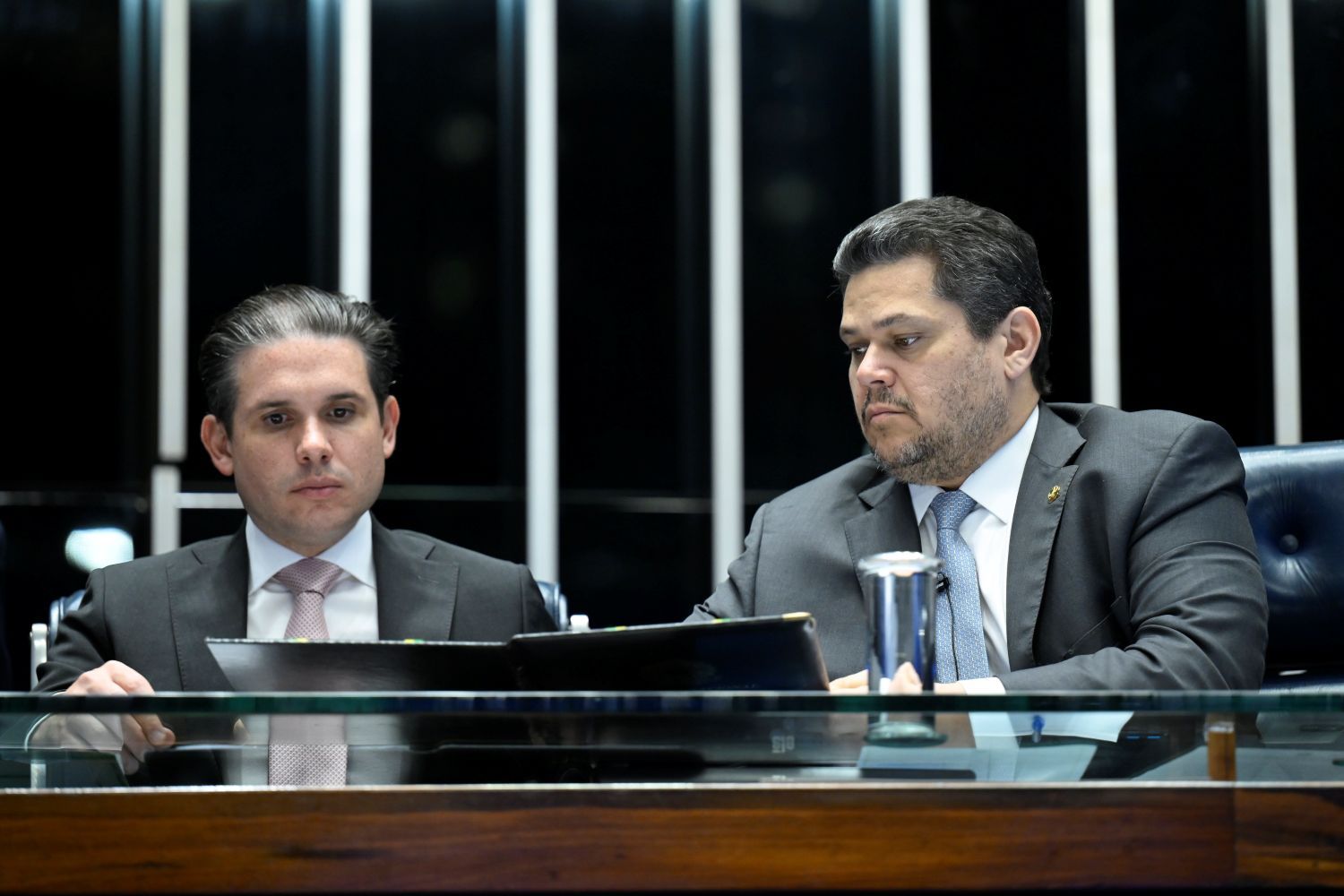 Motta (Republicanos-PB) e Alcolumbre (União Brasil-AP) em sessão no plenário do Senado | Divulgação/Andressa Anholete/Agência Senado