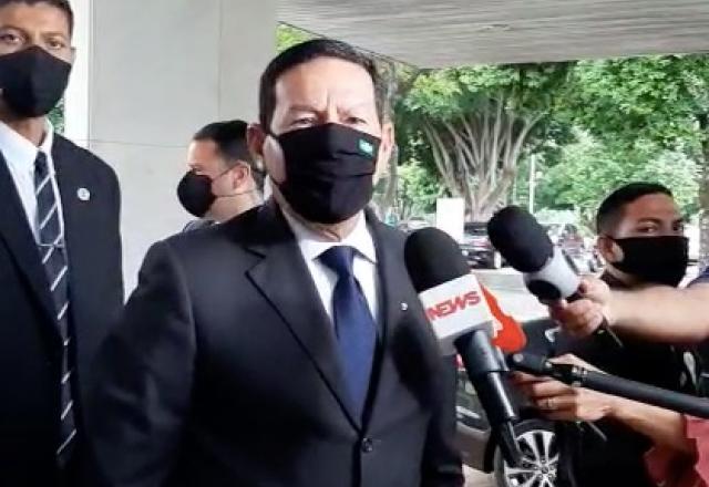 Brasil está acima da média mundial de vacinação, diz Mourão