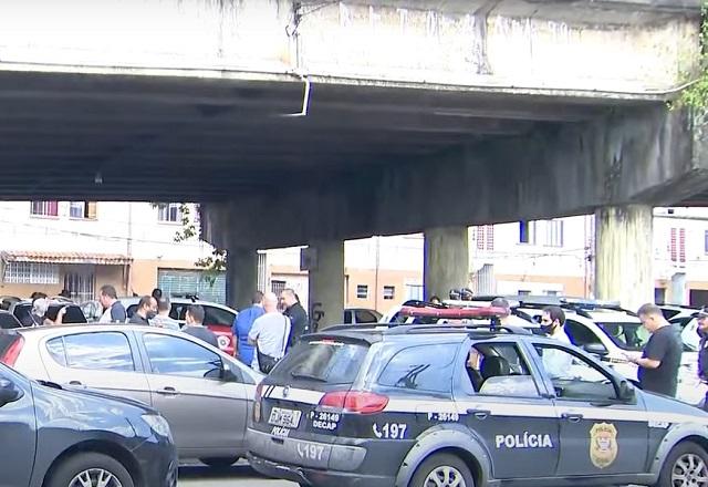 Corpo de chefe de facção é encontrado embaixo de viaduto em SP Corpo de chefe de facção é encontrado embaixo de viaduto em SP