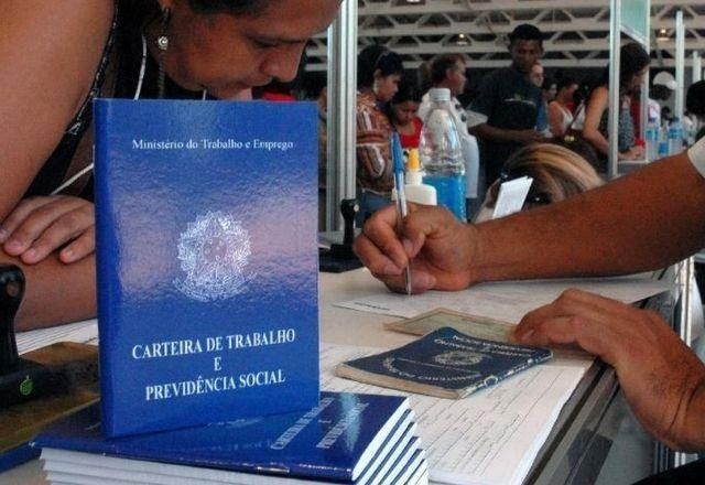 Fim do carnaval: busca por emprego aumenta até 70% em centros de recrutamento 