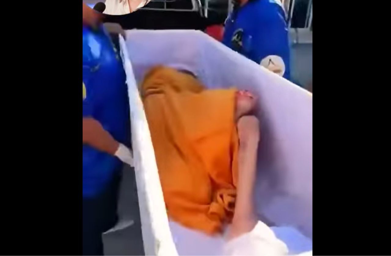 Mulher se mexe dentro do próprio caixão, instantes antes de ser levada para a cremação | Redes Sociais / Reprodução