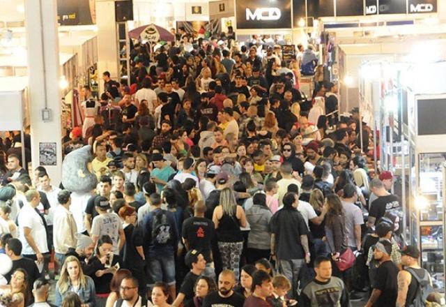 Multidão em evento da Tattoo Week