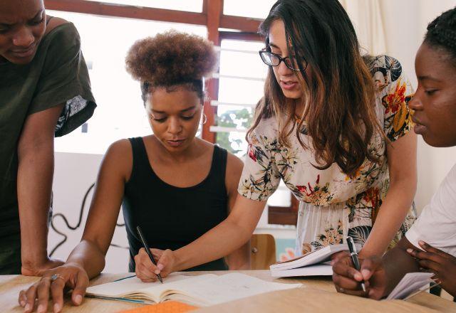Mundialmente, as mulheres recebem 20% a menos do que os homens | Pexels