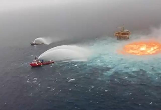 Ruptura do oleoduto causa incêndio no Golfo do México; veja vídeo Ruptura do oleoduto causa incêndio no Golfo do México; veja vídeo