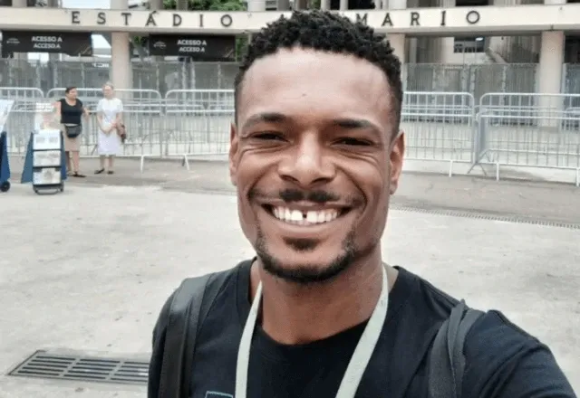 Justiça recebe denúncia, mas mantém solto PM que atirou em universitário e mototaxista no Rio 