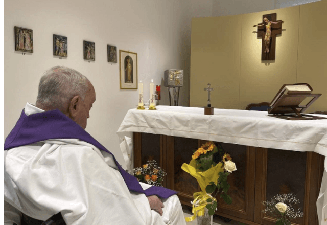 Papa realiza missa | Vaticano