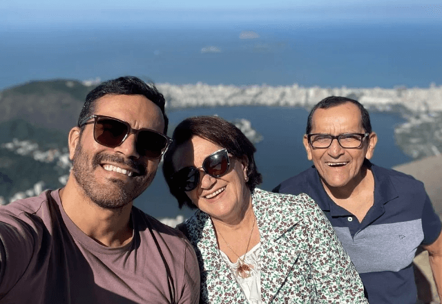 Felipe Coelho e os pais, Osélia Coelho e Geraldo Coelho | Foto: Reprodução