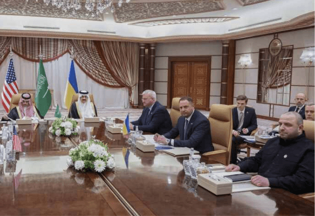 Encontro reúne representantes da Ucrânia e dos Estados Unidos na Arábia Saudita | AP