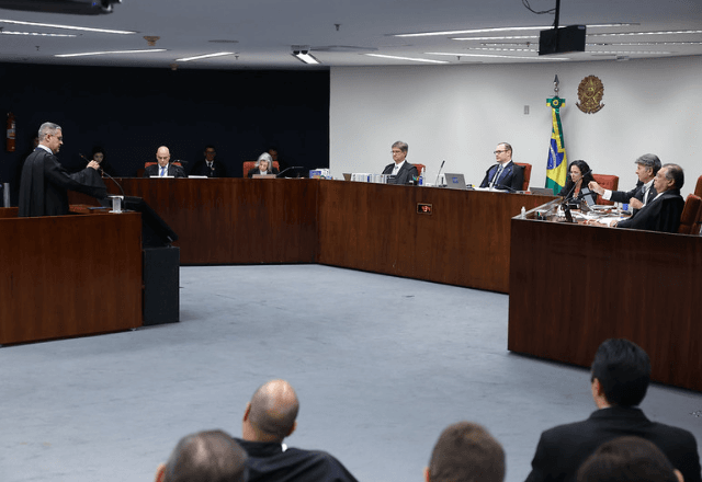 STF decide se Bolsonaro e outros sete suspeitos de tentativa de golpe viram réus | SBT 