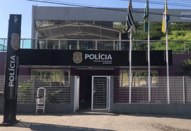 Polícia impede suspeito de estupro de ser agredido na Delegacia de Barueri | Divulgação