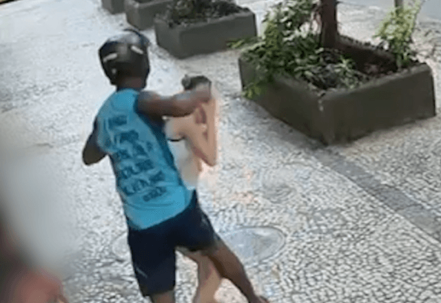 Jovem é agredida a socos em Copacabana | Reprodução
