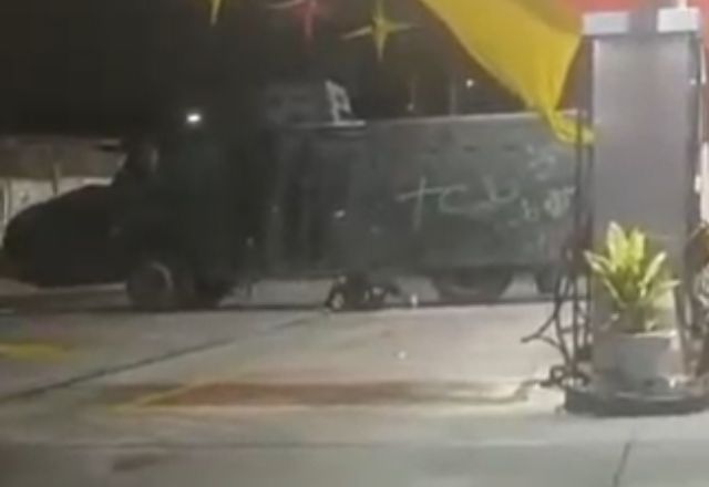 Caveirão é pichado com sigla de facção criminosa no Rio | Reprodução/Instagram