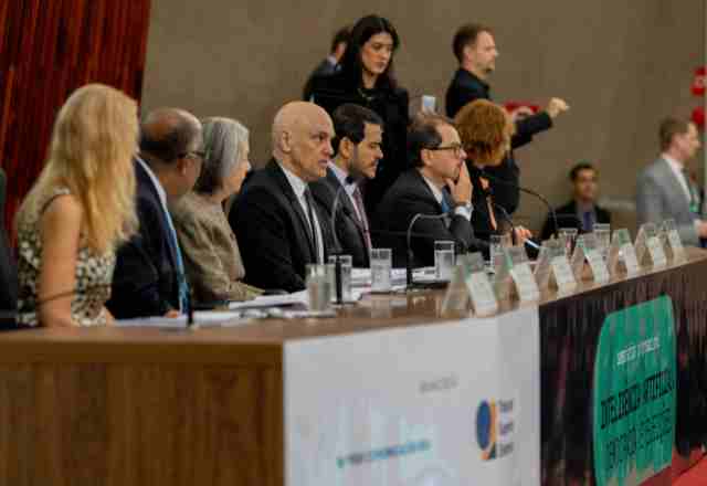 "Não podemos permitir que essas Big Techs sejam consideradas empresas de tecnologia" discursa Alexandre de Moraes | Defensoria Pública da União