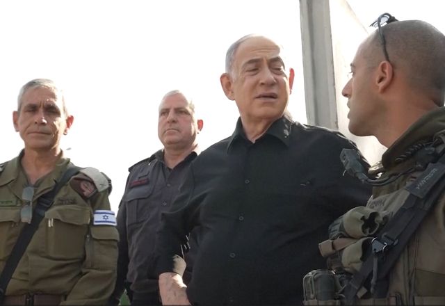 Netanyahu visitou a região de fronteira entre Israel e o Líbano | Reprodução AP