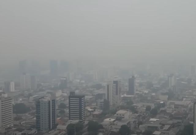 Névoa de fumaça cobre Manaus