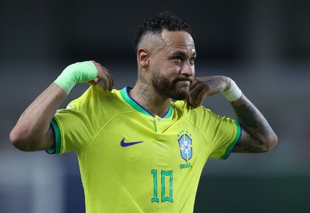 Com edema na panturrilha, Neymar vira dúvida pra amistosos da seleção antes da Copa