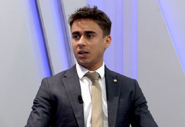 Nikolas Ferreira mantém lealdade a Bolsonaro: "Contra ele não tem quem preste"