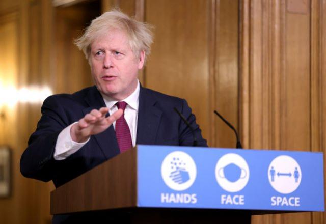 O primeiro-ministro Boris Johnson em entrevista à imprensa neste sábado (19.dez). Foto: Pippa Fowles / No 10 Downing Street (via Fotos Públicas)
