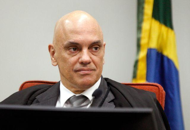 No documento assinado por Moraes, a corporação alegou que a entrega do aparelho foi feita de forma espontânea pelo senador e que a extração dos dados foi concluída | STF
