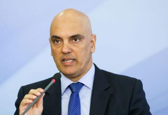 No mesmo despacho, Moraes definiu que as empresas removam anúncios e textos contrários ao PL