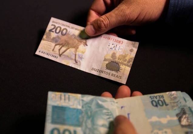 Notas de R$ 100 e R$ 200