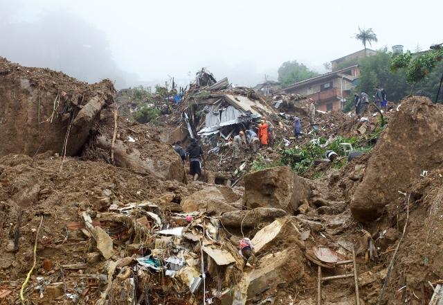 Defesa Civil alerta para chuva forte em Petrópolis