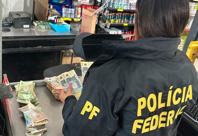 PF em apreensão em mercado usado para lavar dinheiro, na fronteira: Operação Vagus. (Crédito: Divulgação/PF)