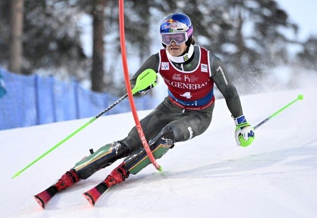 O brasileiro Lucas Pinheiro Braathen durante corrida na Copa do Mundo de Esqui Alpino em Levi, na Finlândia | 16/11/2025/Roni Rekomaa/Lehtikuva via Reuters