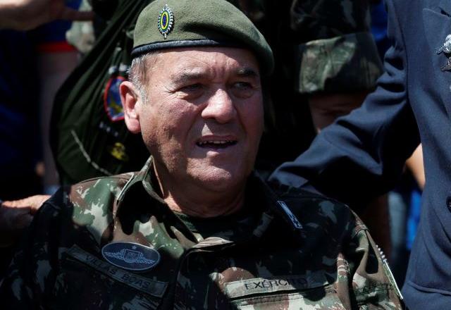 Villas Boas cita Macron e sugere resistência do Exército a francês Villas Boas cita Macron e sugere resistência do Exército a francês