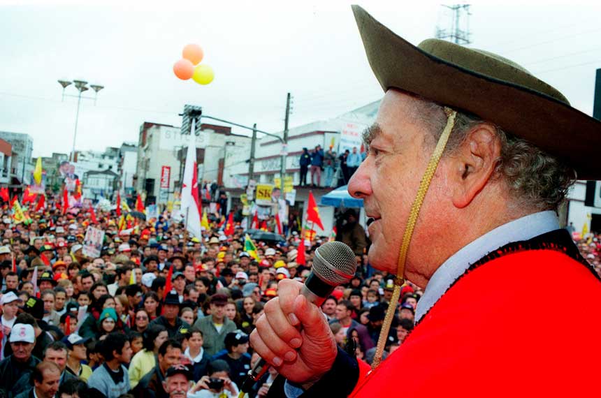 O gaúcho Leonel Brizola discursa em campanha eleitoral na década de 1990 | Serginho Neglia