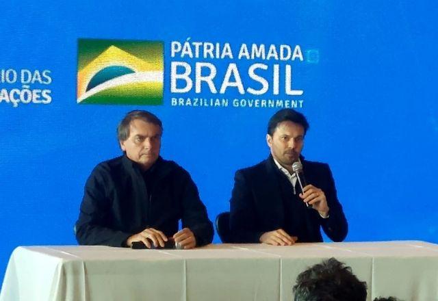 O presidente Jair Bolsonaro e o ministro Fábio Faria
