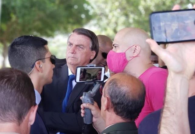 Bolsonaro cogita derrubar decreto que prejudica fretamento de ônibus