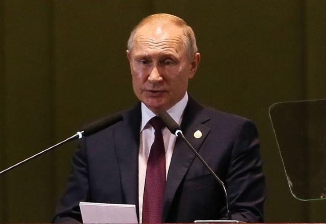 Putin considera retirar Talibã da lista de organizações terroristas