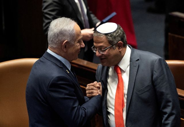 O primeiro-ministro de Israel, Benjamin Netanyahu, e Itamar Ben Gvir, no Knesset, Parlamento israelense em Jerusalém | Reuters/Oren Ben Hakoon