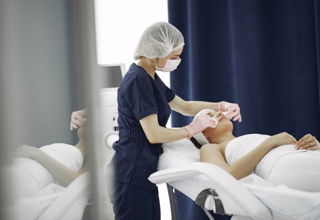 O que pode ser feito em uma clínica de estética | Freepik