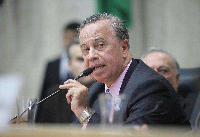 O vereador paulistano Camilo Cristófaro durante sessão na Câmara Municipal de São Paulo