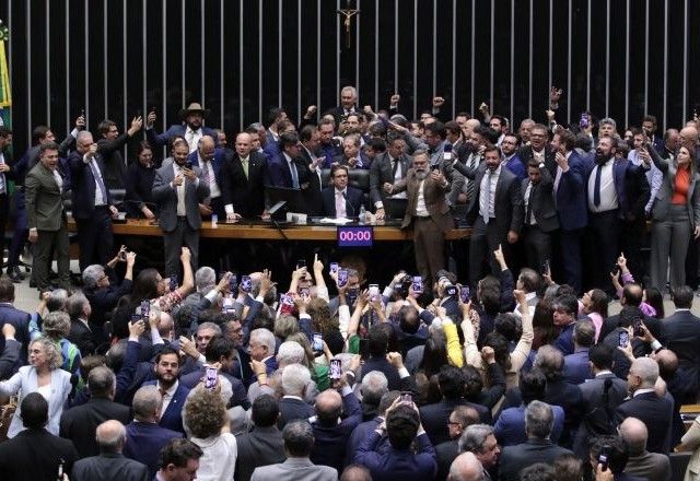 Motim na Câmara: Corregedoria analisa pedidos de punição a deputados e deve  se manifestar até quarta (13) - SBT News