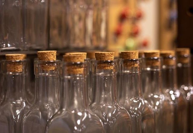 Onda de intoxicações por metanol em bebidas adulteradas preocupa autoridades | Freepik