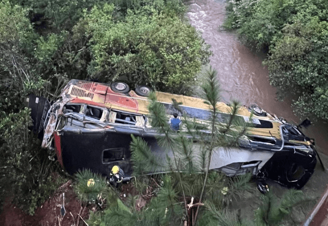 Ônibus cai de ponte e deixa 9 mortos na Argentina no dia das eleições legislativas