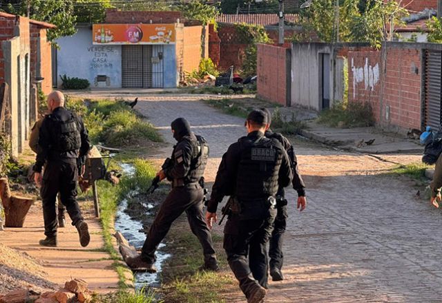 Agentes na rua durante operação no Piauí | Foto: Reprodução