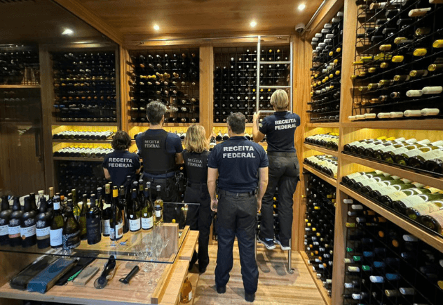 Entre os rótulos investigados, há vinhos sendo vendidos por até R$ 100 mil | Receita Federal / Divulgação